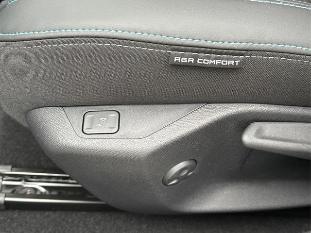 Peugeot / 308 / Schwarz / / / SHZ+KAMERA+NAVI+KEYLESS+ACC+17 LM