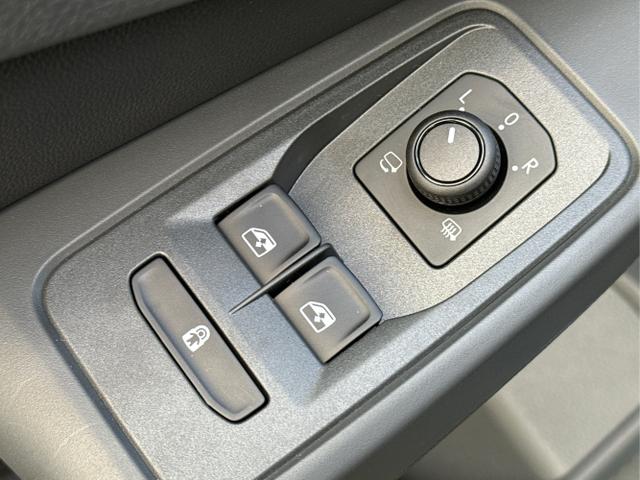 Volkswagen / Caddy Maxi / Blau / / / Caddy Maxi 4x4+AHK+LANE ASSIST+NAVI+KAM+ACC+SHZ