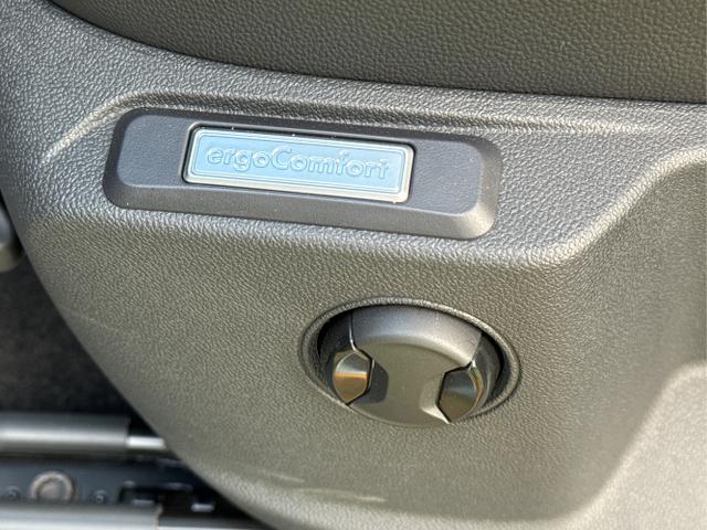 Volkswagen / Caddy Maxi / Blau / / / Caddy Maxi 4x4+AHK+LANE ASSIST+NAVI+KAM+ACC+SHZ