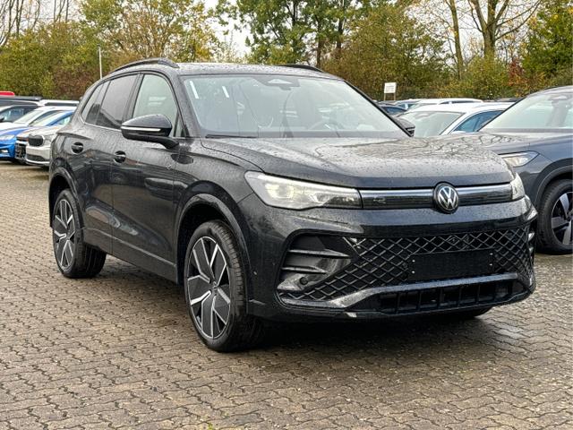Volkswagen / Tiguan / Schwarz / / / PANO+HD MATRIX+AHK+NAVI+BLACK STYLE+20 LM+ACC