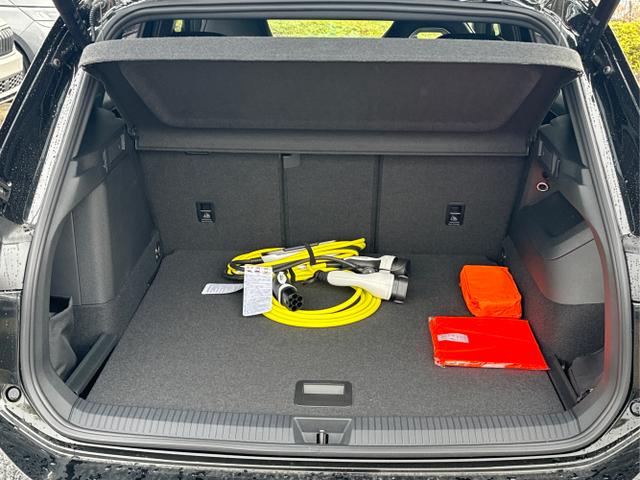 Volkswagen / Tiguan / Schwarz / / / PANO+HD MATRIX+AHK+NAVI+BLACK STYLE+20 LM+ACC