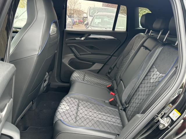 Volkswagen / Tiguan / Schwarz / / / PANO+HD MATRIX+AHK+NAVI+BLACK STYLE+20 LM+ACC