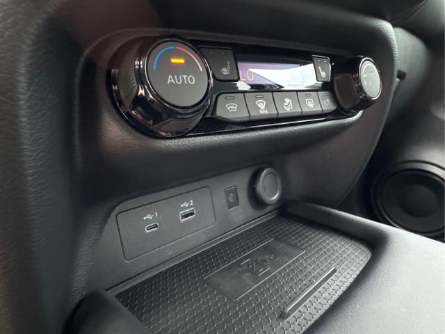 Nissan / Juke / / / / NAVI+KAMERA+SHZ+VOLL-LED+PDC