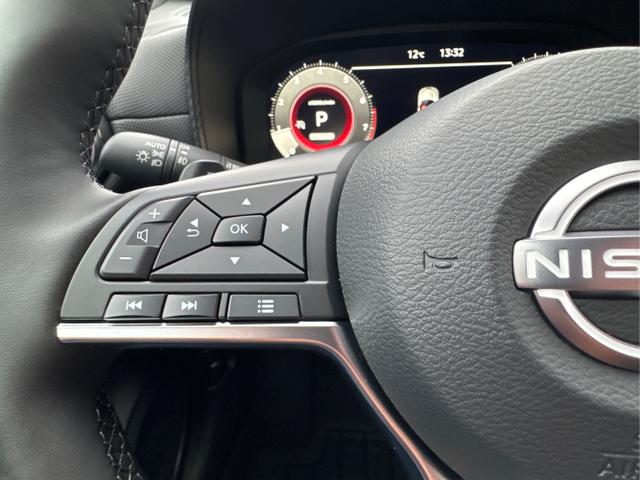 Nissan / Juke / / / / NAVI+KAMERA+SHZ+VOLL-LED+PDC