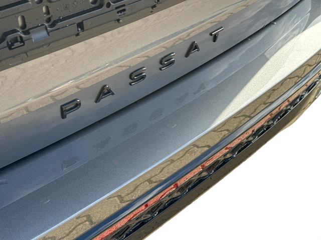 Volkswagen / Passat Variant / Grau / / / 4WD+DSG+AHK+NAVI+HEAD-UP+MATRIX+ACC+BLACK, Beispielbilder, ggf. teilweise mit Sonderausstattung