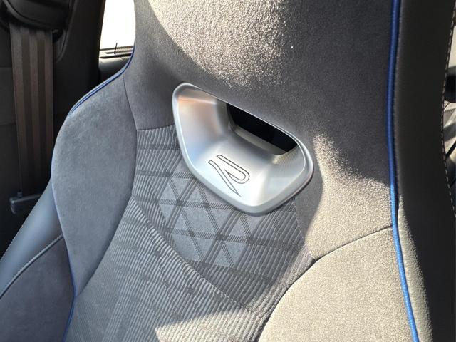 Volkswagen / Passat Variant / Grau / / / 4WD+DSG+AHK+NAVI+HEAD-UP+MATRIX+ACC+BLACK, Beispielbilder, ggf. teilweise mit Sonderausstattung