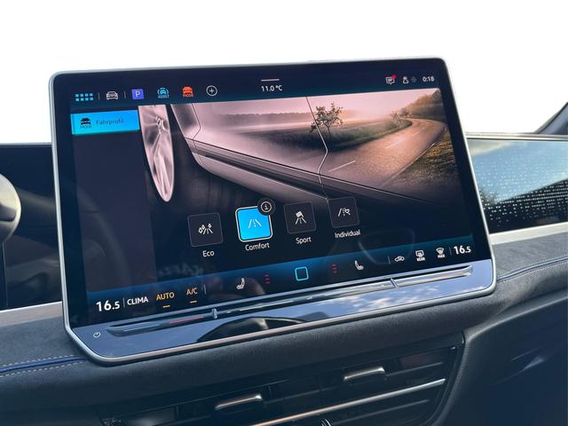 Volkswagen / Passat Variant / Grau / / / 4WD+DSG+AHK+NAVI+HEAD-UP+MATRIX+ACC+BLACK, Beispielbilder, ggf. teilweise mit Sonderausstattung