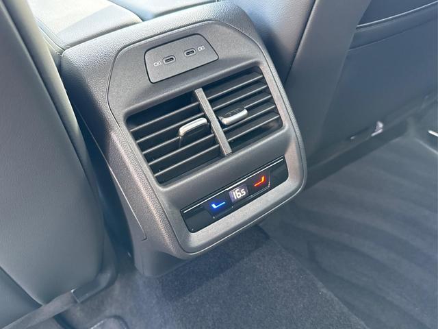 Volkswagen / Passat Variant / Grau / / / 4WD+DSG+AHK+NAVI+HEAD-UP+MATRIX+ACC+BLACK, Beispielbilder, ggf. teilweise mit Sonderausstattung