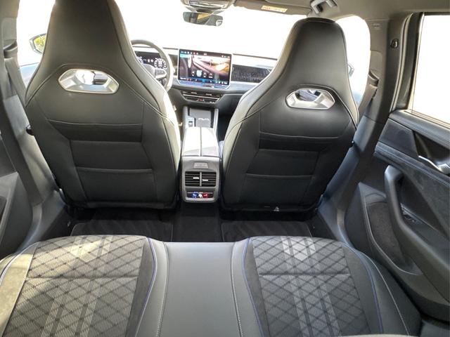 Volkswagen / Passat Variant / Grau / / / 4WD+DSG+AHK+NAVI+HEAD-UP+MATRIX+ACC+BLACK, Beispielbilder, ggf. teilweise mit Sonderausstattung