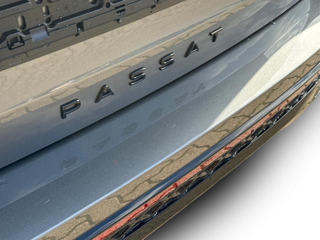 Volkswagen / Passat Variant / Grau / / / 4WD+DSG+AHK+NAVI+HEAD-UP+MATRIX+ACC+BLACK
