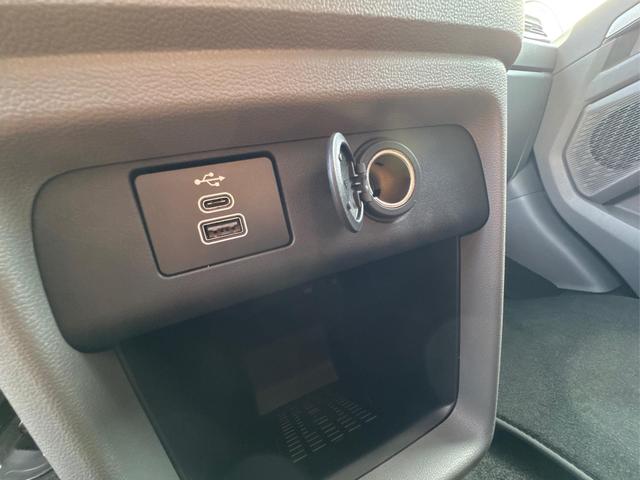 Volkswagen / T7 Caravelle / / / / KR 4x4+MATRIX-LED+NAVI.+ SHZ+KAMERA+ PDC