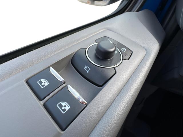 Volkswagen / T7 Caravelle / / / / KR 4x4+MATRIX-LED+NAVI.+ SHZ+KAMERA+ PDC