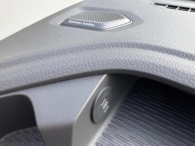 Volkswagen / T7 Caravelle / / / / KR 4x4+MATRIX-LED+NAVI.+ SHZ+KAMERA+ PDC