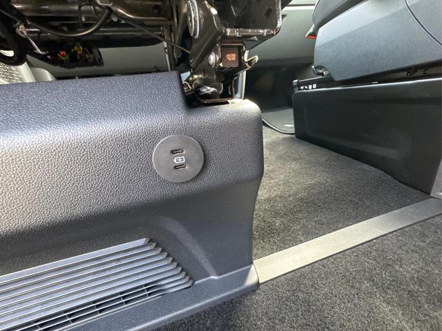 Volkswagen / T7 Caravelle / / / / KR 4x4+MATRIX-LED+NAVI.+ SHZ+KAMERA+ PDC