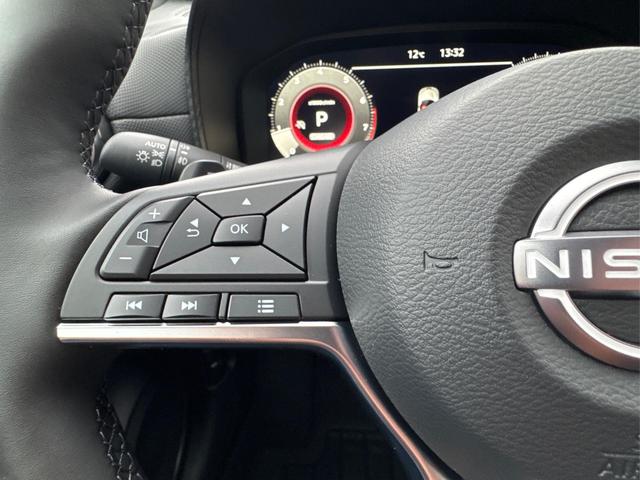 Nissan / Juke / / / / NAVI+KAMERA+SHZ+VOLL-LED+PDC