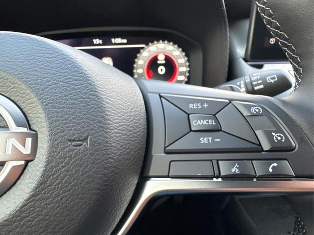 Nissan / Juke / / / / NAVI+KAMERA+SHZ+VOLL-LED+PDC