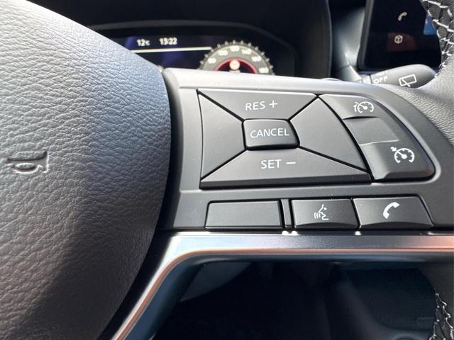 Nissan / Juke / / / / NAVI+KAMERA+SHZ+VOLL-LED+PDC