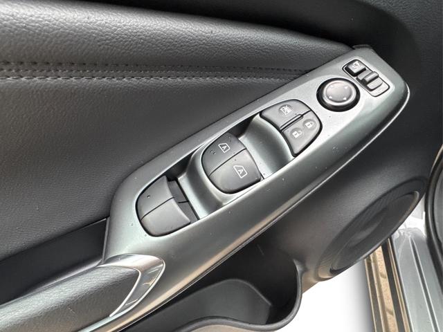 Nissan / Juke / / / / NAVI+KAMERA+SHZ+VOLL-LED+PDC