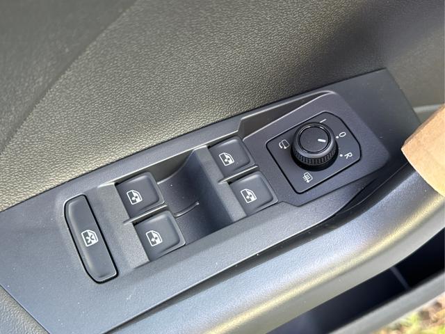 Volkswagen / T-Cross / Grau / / / KAMERA+IQ-LIGHT+SUNSET+PDC+SHZ+17 LM