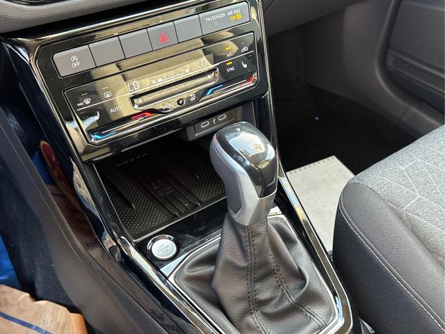 Volkswagen / T-Cross / Schwarz / / / KAMERA+IQ-LIGHT+SUNSET+PDC+SHZ+17 LM