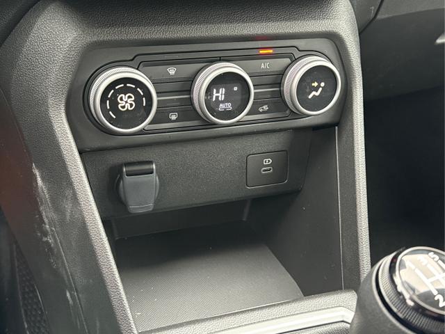 Dacia / Sandero / / / / KAMERA+SHZ + PDC+ DAB+ KLIMA