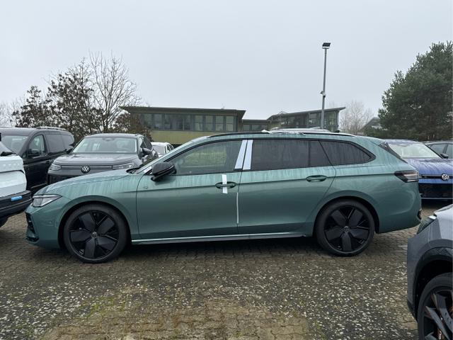 Volkswagen / Passat Variant / Grün / / / 4WD+BLACK+PANO+AHK+DCC+MATRIX+HARMAN