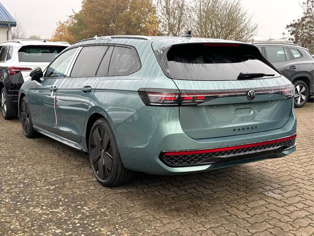 Volkswagen / Passat Variant / Grün / / / 4WD+BLACK+PANO+AHK+DCC+MATRIX+HARMAN