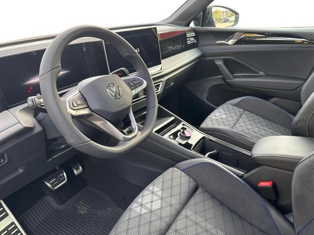 Volkswagen / Tiguan / Schwarz / / / 4x4 AHK+PANO+STANDHZG+20 ALU+eHK