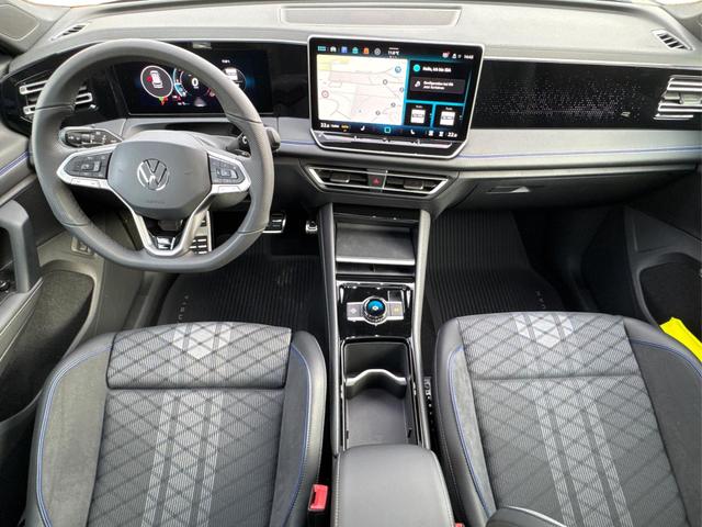 Volkswagen / Tiguan / Schwarz / / / 4x4 AHK+PANO+STANDHZG+20 ALU+eHK