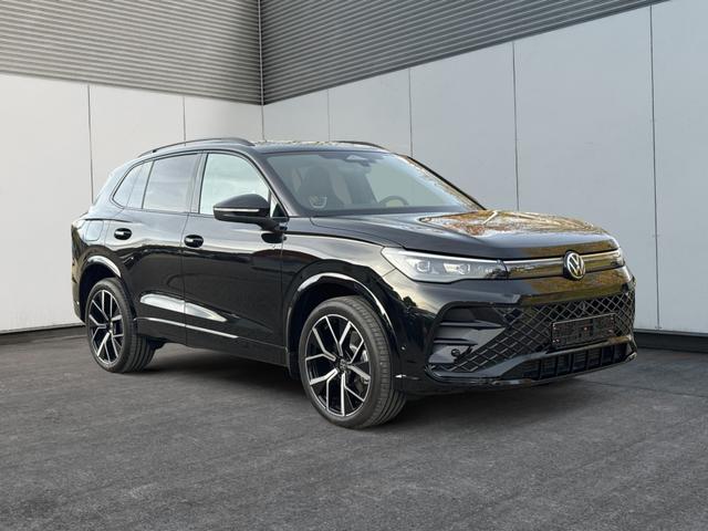 Volkswagen / Tiguan / Schwarz / / / 4x4 AHK+PANO+STANDHZG+20 ALU+eHK
