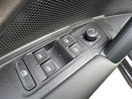 Volkswagen Tiguan R-Line Edition 4x4 AHK+PANO+STANDHZG+20" ALU+eHK 