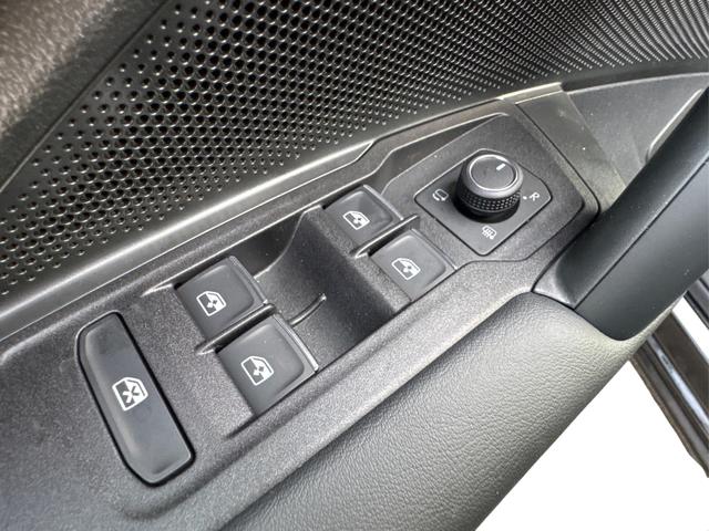 Volkswagen / Tiguan / Schwarz / / / 4x4 AHK+PANO+STANDHZG+20 ALU+eHK