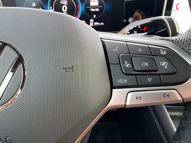 Volkswagen / Tiguan / Schwarz / / / 4x4 AHK+PANO+STANDHZG+20 ALU+eHK