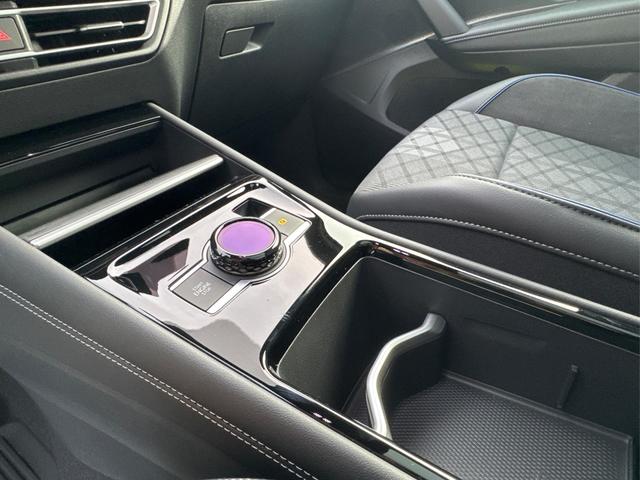 Volkswagen / Tiguan / Schwarz / / / 4x4 AHK+PANO+STANDHZG+20 ALU+eHK