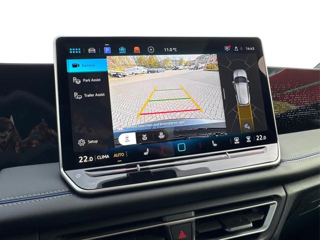 Volkswagen / Tiguan / Schwarz / / / 4x4 AHK+PANO+STANDHZG+20 ALU+eHK