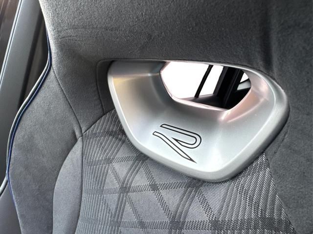 Volkswagen / Tiguan / Schwarz / / / 4x4 AHK+PANO+STANDHZG+20 ALU+eHK