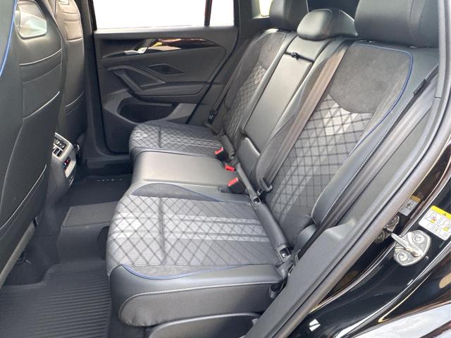 Volkswagen / Tiguan / Schwarz / / / 4x4 AHK+PANO+STANDHZG+20 ALU+eHK