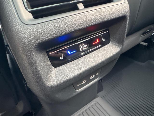 Volkswagen / Tiguan / Schwarz / / / 4x4 AHK+PANO+STANDHZG+20 ALU+eHK