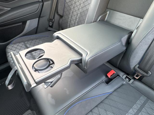 Volkswagen / Tiguan / Schwarz / / / 4x4 AHK+PANO+STANDHZG+20 ALU+eHK