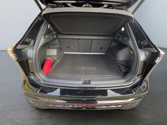 Volkswagen / Tiguan / Schwarz / / / 4x4 AHK+PANO+STANDHZG+20 ALU+eHK