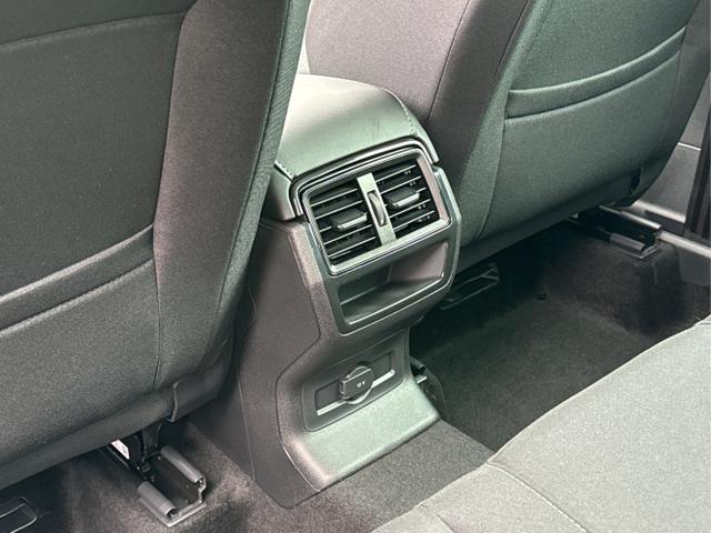 Skoda / Karoq / Schwarz / / / AHK+KAMERA+EL. HECKKL.+SHZ+ACC+KESSY+18''ALU