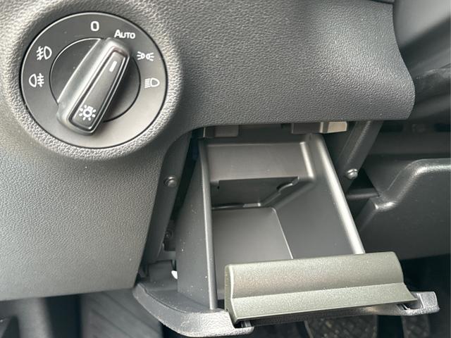 Skoda / Karoq / Schwarz / / / AHK+KAMERA+EL. HECKKL.+SHZ+ACC+KESSY+18''ALU