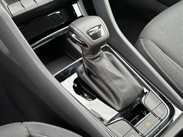 Skoda / Karoq / Schwarz / / / AHK+KAMERA+EL. HECKKL.+SHZ+ACC+KESSY+18''ALU