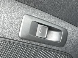 Skoda Karoq Selection AHK+KAMERA+EL. HECKKL.+SHZ+ACC+KESSY+18''ALU 