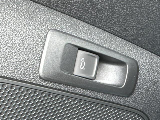 Skoda / Karoq / Schwarz / / / AHK+KAMERA+EL. HECKKL.+SHZ+ACC+KESSY+18''ALU