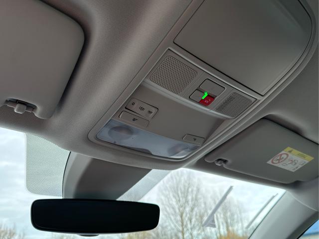 Skoda / Karoq / Schwarz / / / AHK+KAMERA+EL. HECKKL.+SHZ+ACC+KESSY+18''ALU