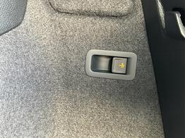 Skoda Karoq Selection AHK+el.HECKKLAPPE+KAMERA+PDC+KESSY+ACC 