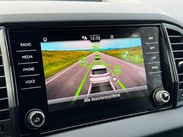 Skoda Karoq Selection AHK+el.HECKKLAPPE+KAMERA+PDC+KESSY+ACC 
