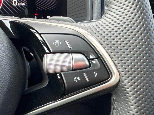 Skoda / Karoq / Schwarz / / / AHK+el.HECKKLAPPE+KAMERA+PDC+KESSY+ACC, Beispielbilder