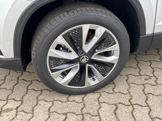 Skoda / Karoq / Silber / / / AHK+KAMERA+EL. HECKKL.+SHZ+ACC+KESSY+18''ALU